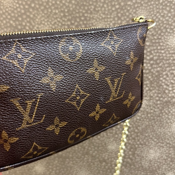 🔥🔥🔥Authentic Louis Vuitton Clutch Pouch Crossbody Bag - Picture 16 of 16